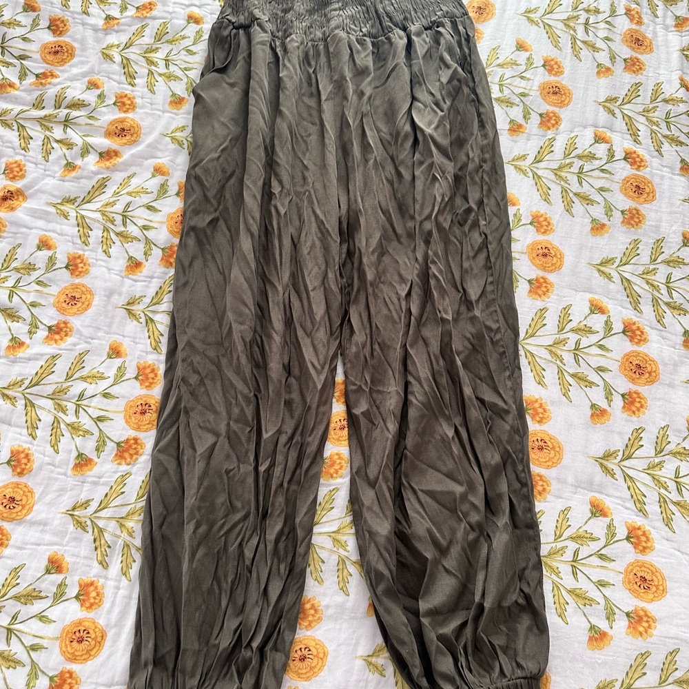 Women's Olive Green Cropped Pants